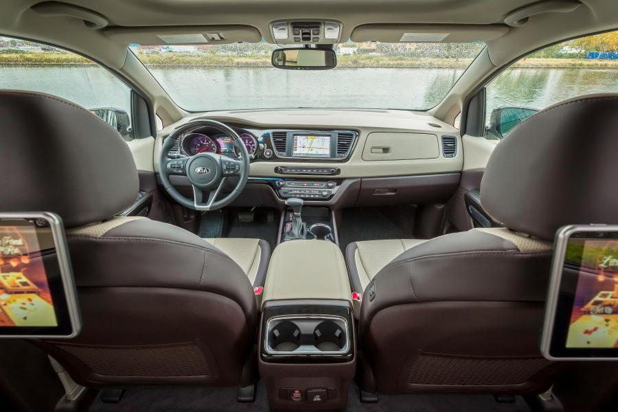 Торпедо Kia Sedona SXL (YP) 2018 года  (фото 11 из 13)